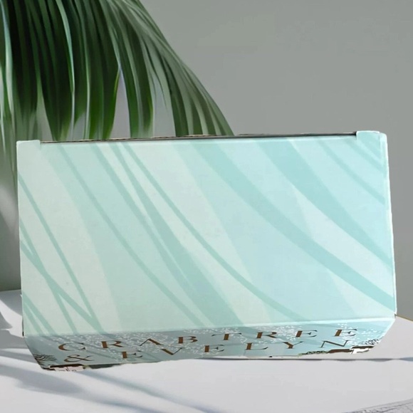 Crabtree & Evelyn Gardeners Hand Soap and Hand Lotion Set - 16.9Oz Each Gift Box - Picture 4 of 5